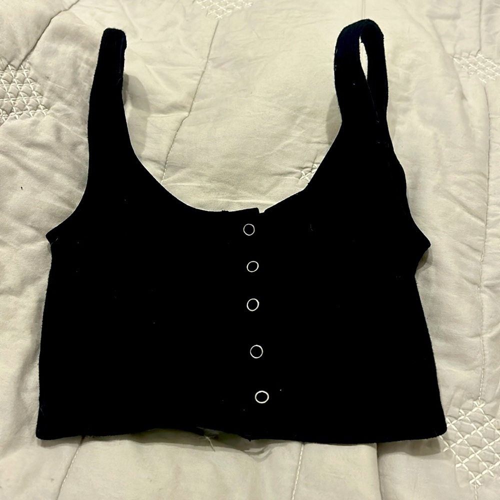 button up black tank.